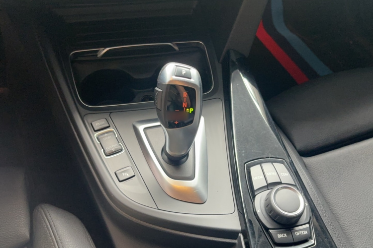 BMW 3 Series 2018 #16 BMW 3 Series 2018 car image #16
