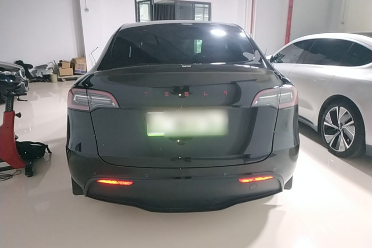 Tesla Model Y 2022 car image #6