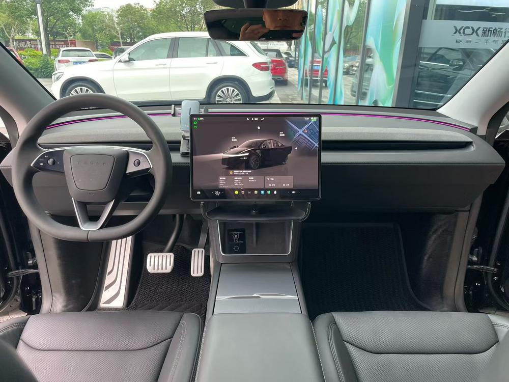 Tesla Model Y 2025 #11 Tesla Model Y 2025 car image #11