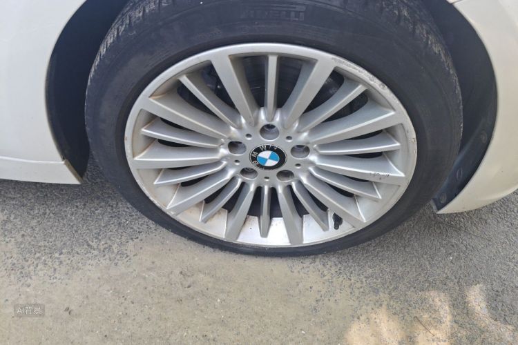 BMW 3 Series 2018 car image #9