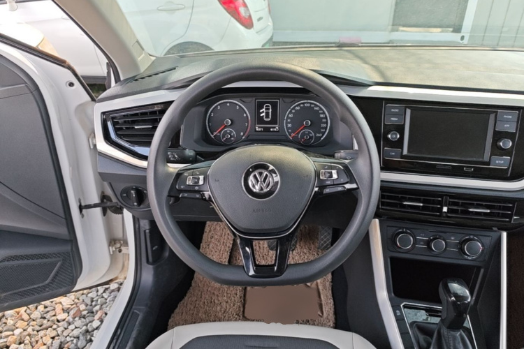 Volkswagen Polo 2020 car image #11