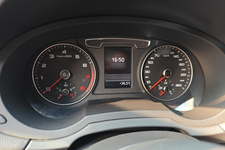 Audi Q3 2019 car image #16