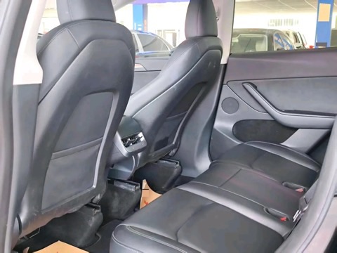Tesla Model Y 2023 #4 Tesla Model Y 2023 car image #4