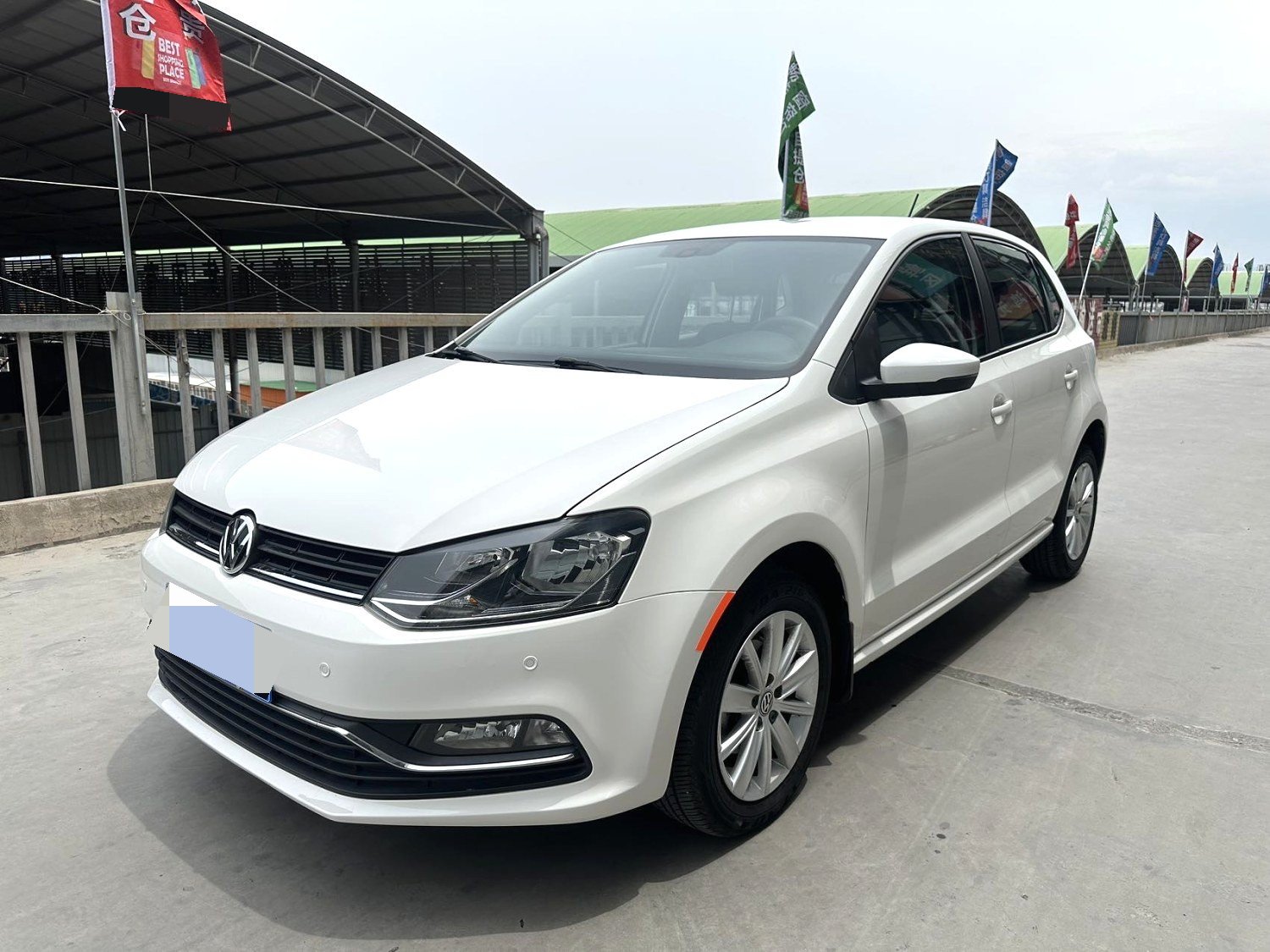 Volkswagen Polo 2015 car image 