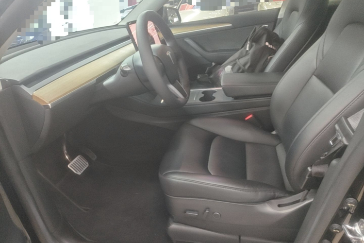 Tesla Model Y 2022 immagine di auto #15