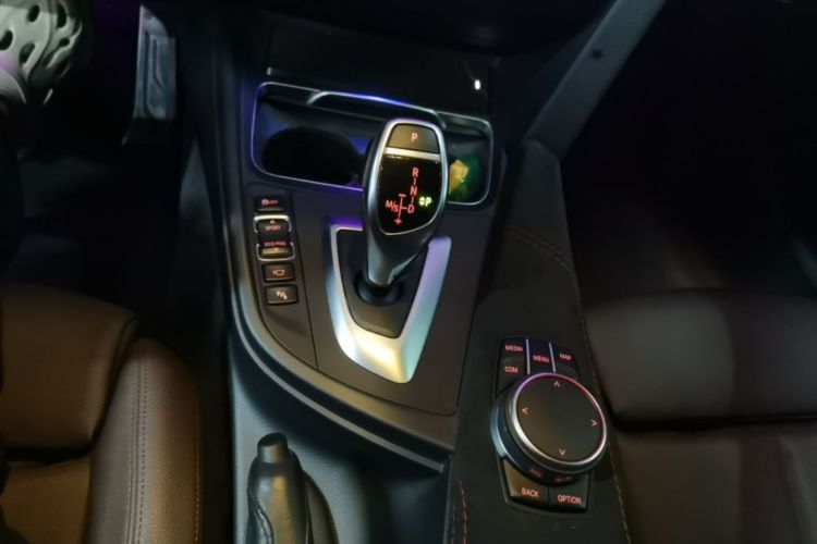 BMW 3 Series 2019 car image #14
