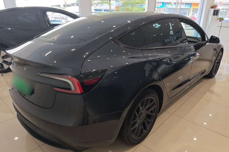 Tesla Model 3 2024 immagine di auto #5