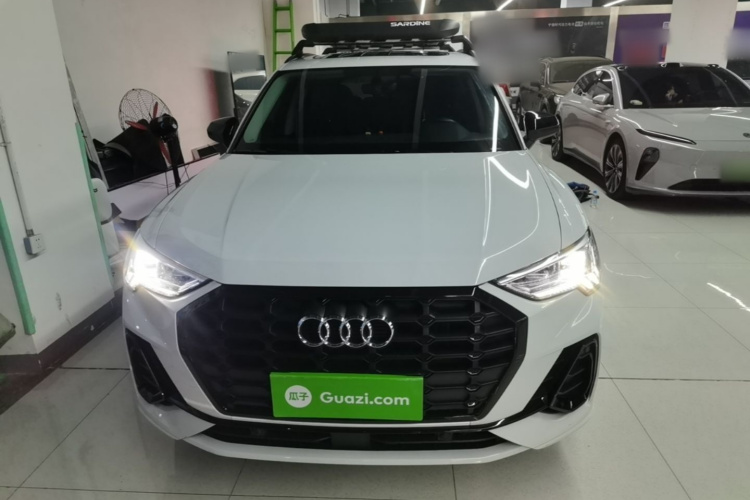 Audi Q3 2023 car image #3