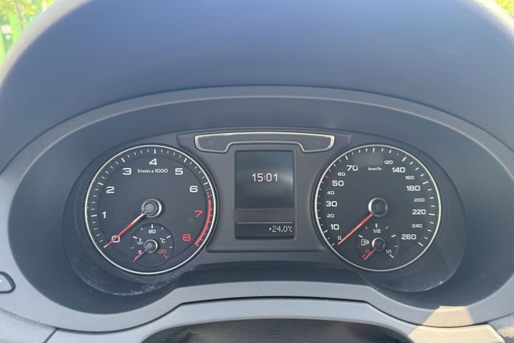 Audi Q3 2017 car image #24