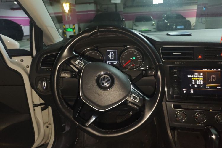 Volkswagen Golf 2020 car image #11