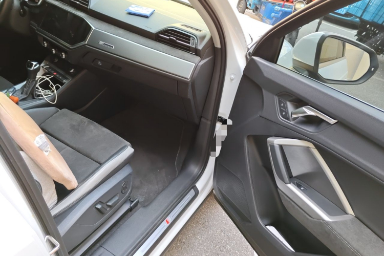 Audi Q3 2022 car image #27