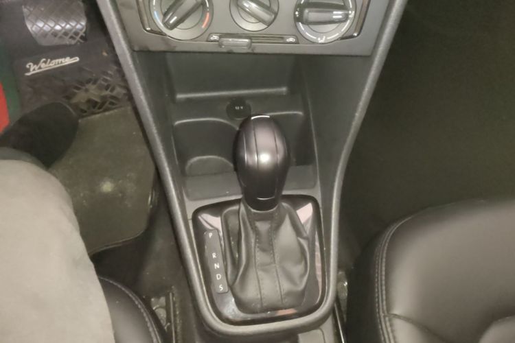 Volkswagen Santana 2017 car image #14