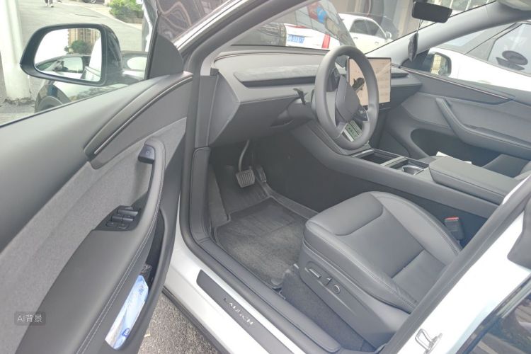 Tesla Model Y 2025 #18 Tesla Model Y 2025 car image #18