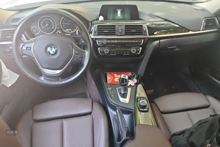 BMW 3 Series 2018 car image #11
