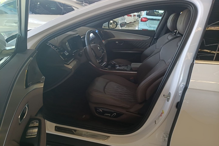 BYD Han 2023 car image #16