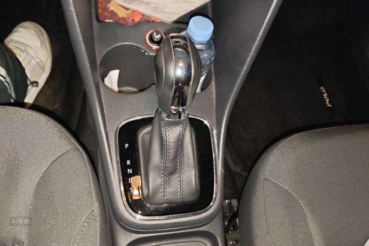 Volkswagen Polo 2016 car image #16