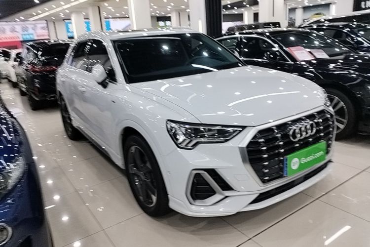 Audi Q3 2022 car image #6