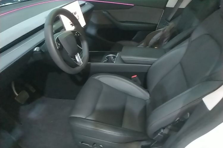 Tesla Model Y 2025 car image #15