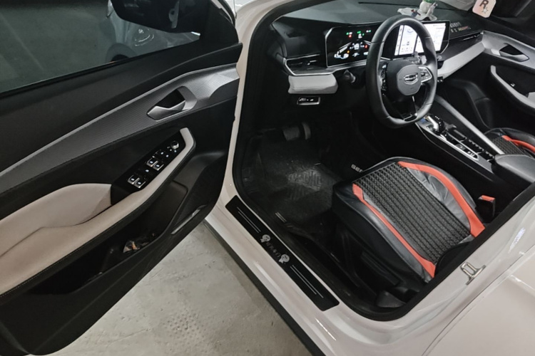 GEELY Binray 2023 immagine di auto #12