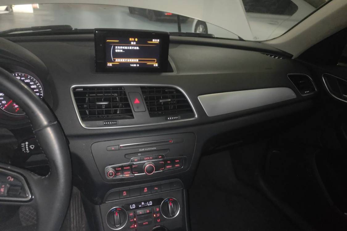 Audi Q3 2018 car image #28