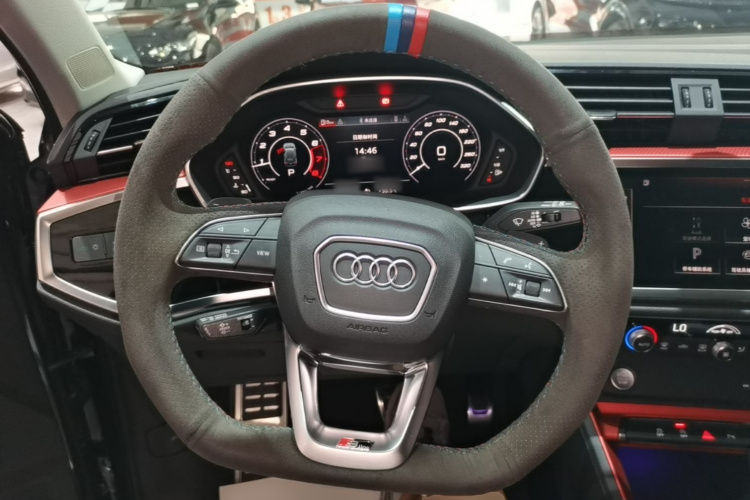 Audi Q3 2020 car image #11