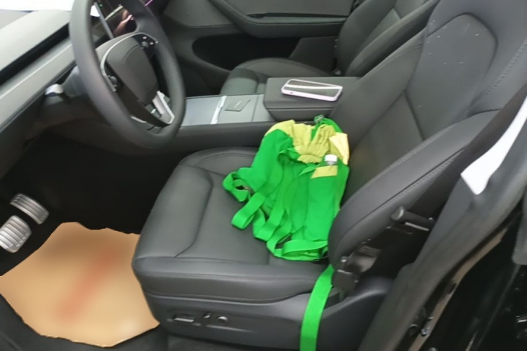 Tesla Model Y 2025 car image #15