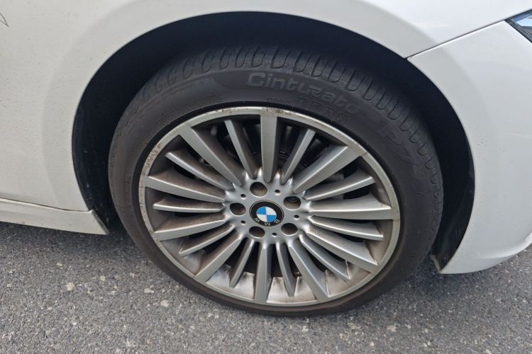 BMW 3 Series 2018 car image #6