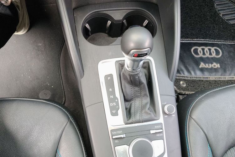 Audi A3 2018 immagine di auto #14