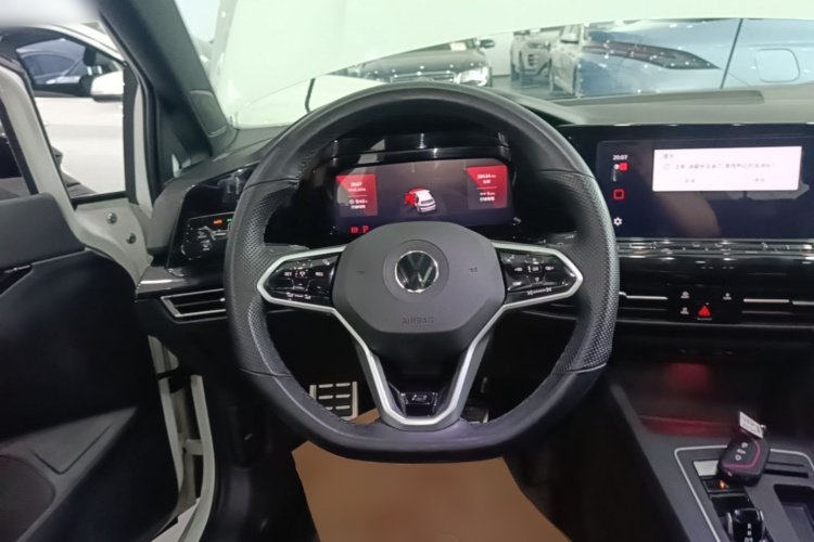 Volkswagen Golf 2021 car image #15