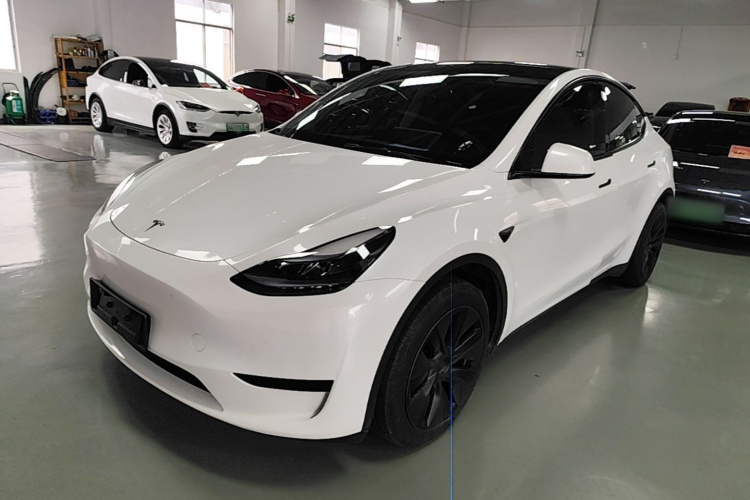 Tesla Model Y 2024 #2 Tesla Model Y 2024 car image #2