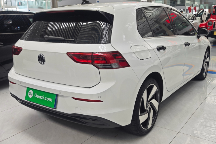 Volkswagen Golf 2024 صورة سيارة #5