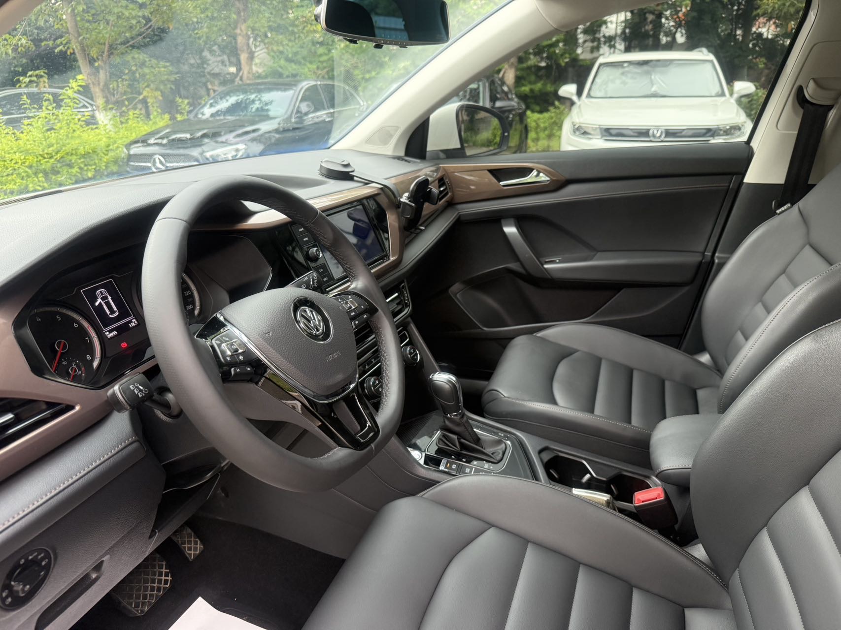 Volkswagen Tharu 2019 car image #5
