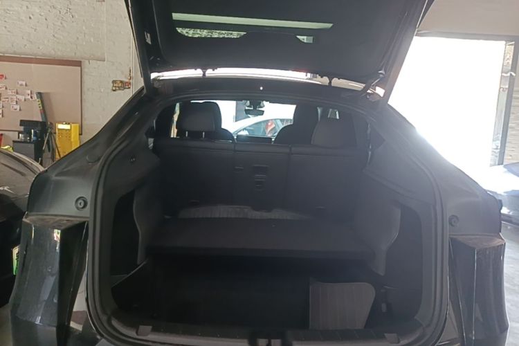Tesla Model Y 2026 car image #19