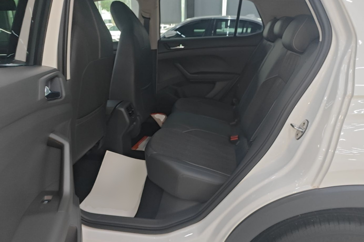 Volkswagen T-Cross 2021 #17 Volkswagen T-Cross 2021 car image #17