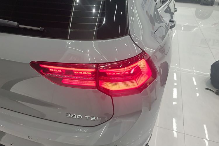 Volkswagen Golf 2024 car image #8