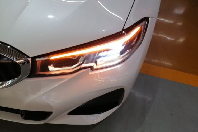 BMW 3 Series 2020 car image #23