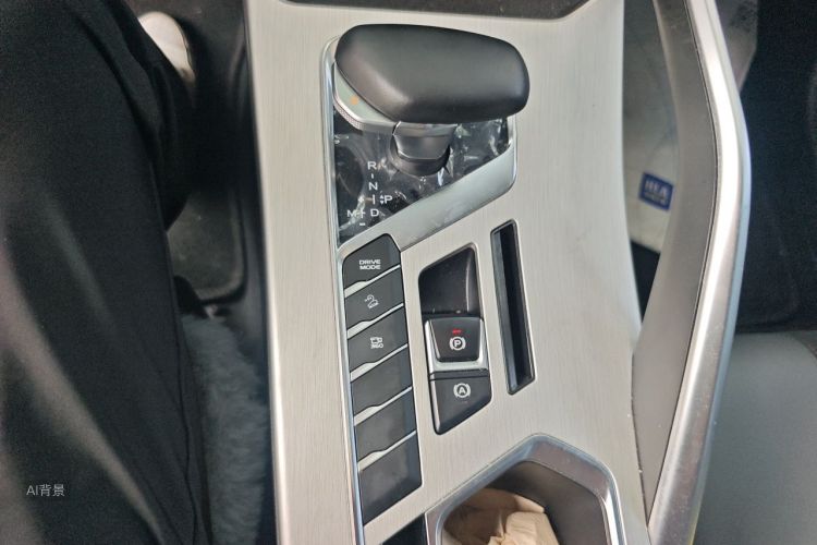 GEELY Coolray 2023 car image #16