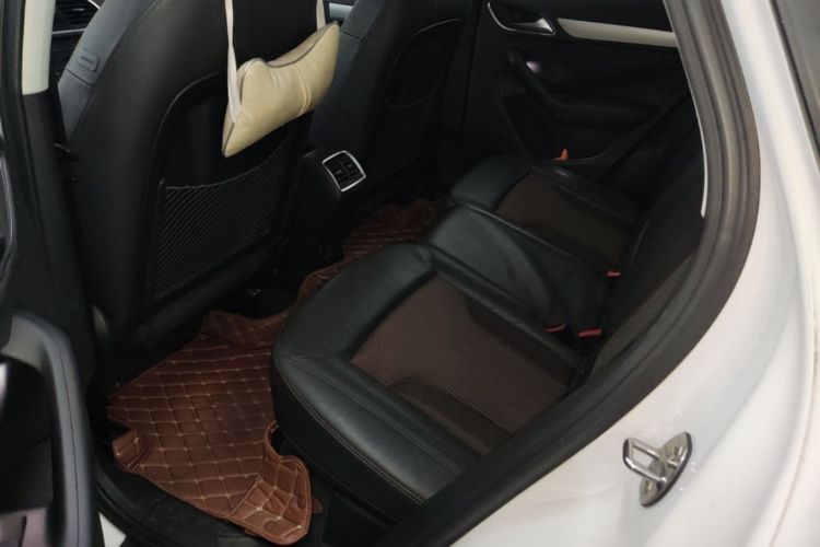 Audi Q3 2017 car image #17