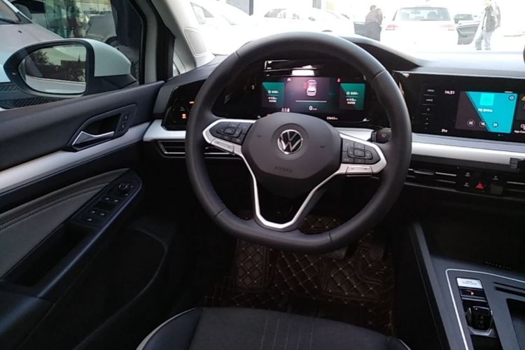 Volkswagen Golf 2022 car image #11