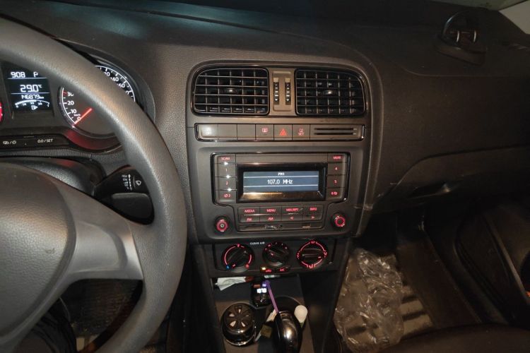 Volkswagen Polo 2018 #13 Volkswagen Polo 2018 car image #13