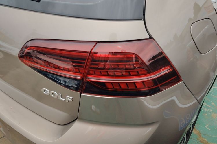 Volkswagen Golf 2018 car image #8