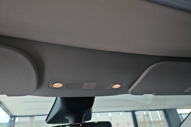 Tesla Model Y 2022 car image #18