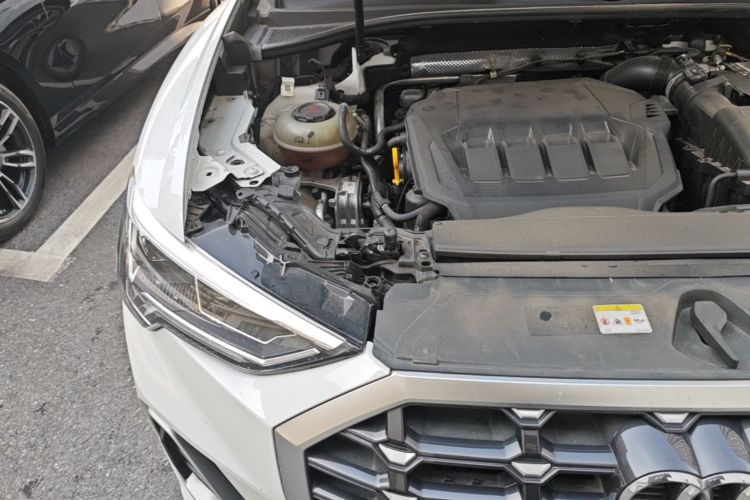 Audi Q3 2022 car image #23