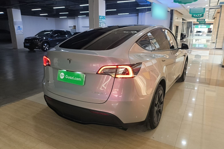 Tesla Model Y 2024 #5 Tesla Model Y 2024 car image #5