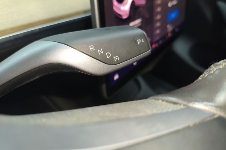 Tesla Model Y 2022 car image #14