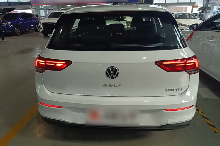 Volkswagen Golf 2023 immagine di auto #4