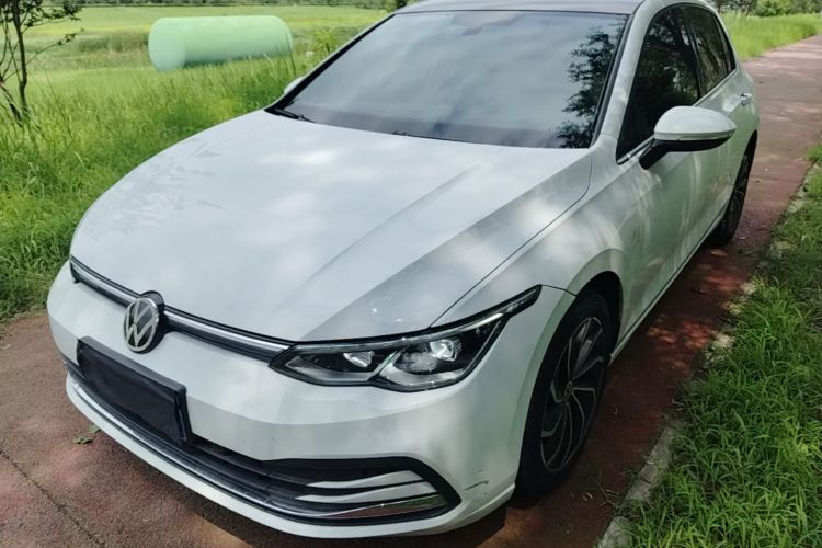 Volkswagen Golf 2022 car image #2