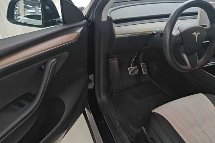 Tesla Model Y 2023 #16 Tesla Model Y 2023 car image #16