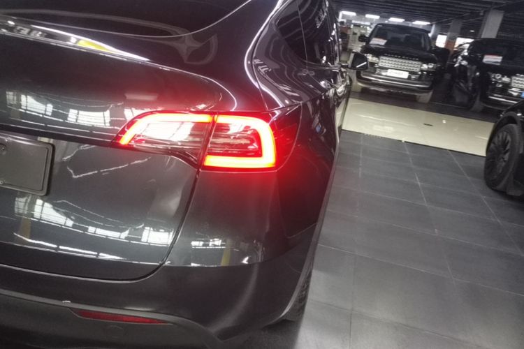 Tesla Model Y 2024 #8 Tesla Model Y 2024 car image #8