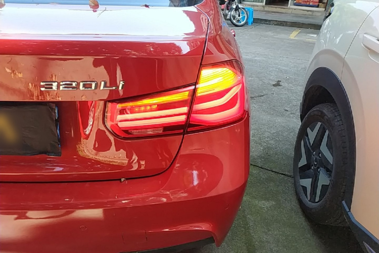 BMW 3 Series 2018 #8 BMW 3 Series 2018 car image #8